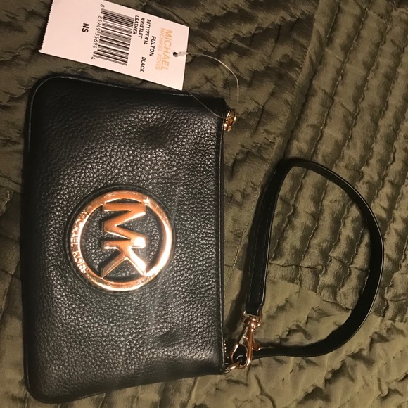 Michael Kors Fulton Leather Pebble Wristlet - Picture 2 of 2